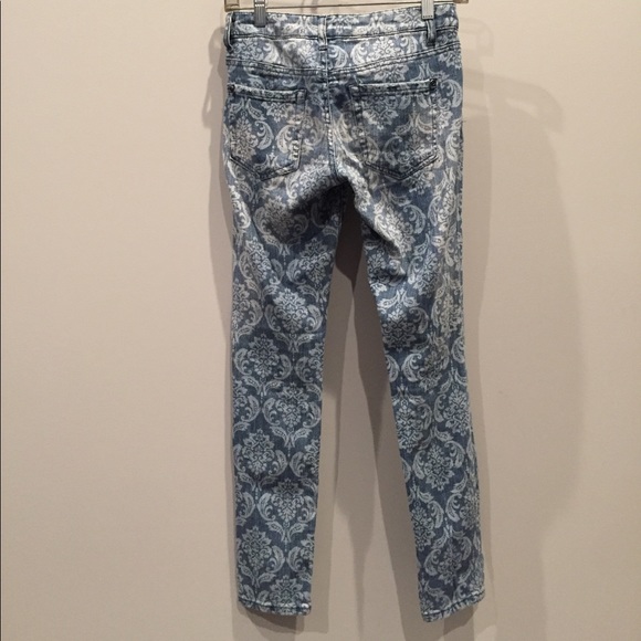 Forever21 Skinny Jeans with White “Floral” Design - Picture 5 of 8